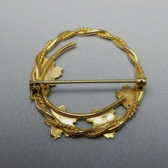 Vintage Yellow Gold Filled Leaf Wreath Circle Brooch, Signed Lapel Pin, Estate - Picture 3 of 7